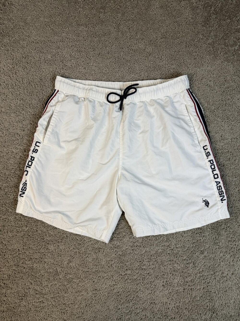 U.S. Polo Assn. Shorts Mens XL White Lined Drawstring Pockets 7 Inseam Casual